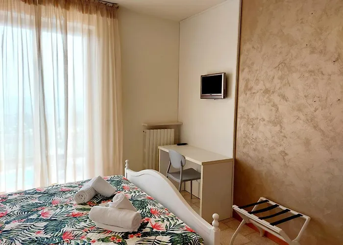 Iseo Hotel con Piscina