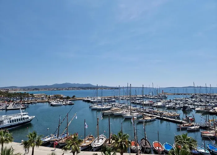 Sanary-sur-Mer Beach Hotels