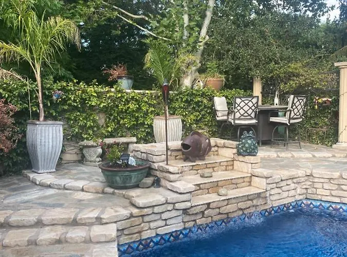 Elk Grove Hotels with Pool