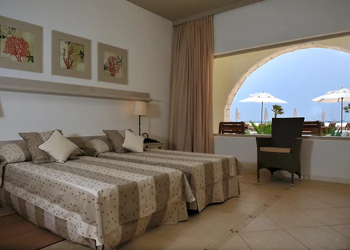 Santa Maria Hotell med Pool