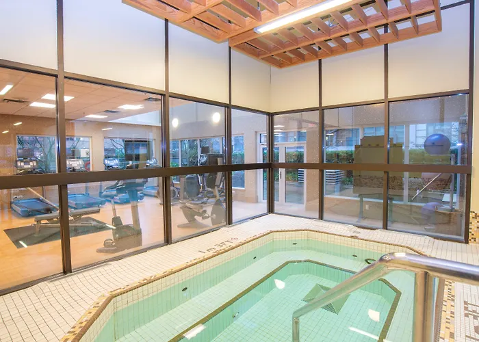 Sidney Hotels with Pool