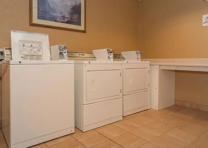 Greeley Hotels with Pool