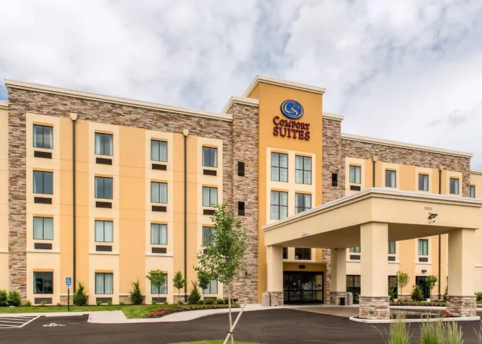 Columbus Hotels with Pool