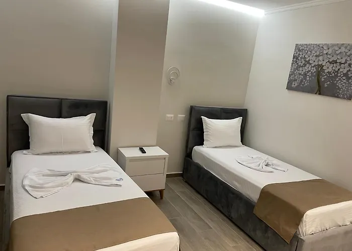 Golem (Tirana) Hotels mit Pool