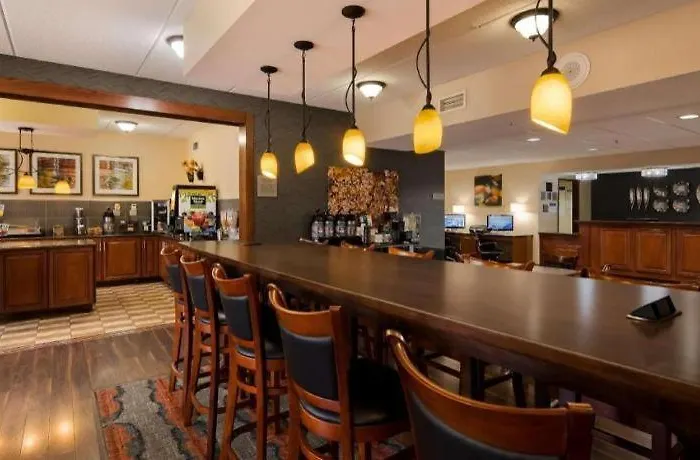 Effingham Hotels with Pool