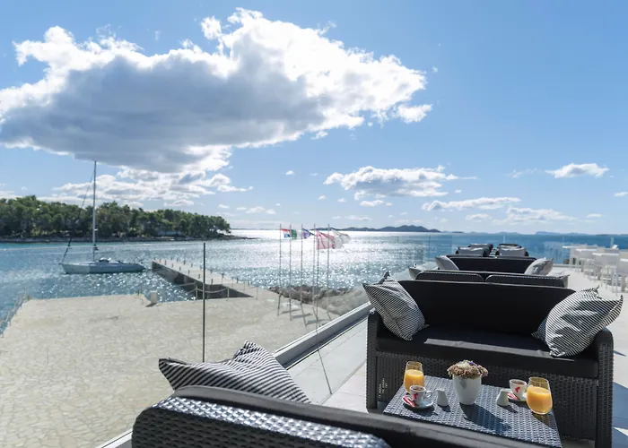Biograd Na Moru Hotel Sulla Spiaggia