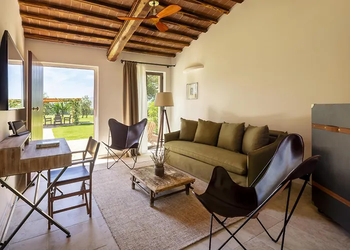 Montepulciano Hotels with Pool