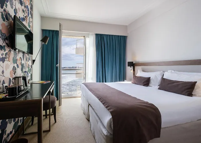 Les Sables-d'Olonne Hotels on the beach