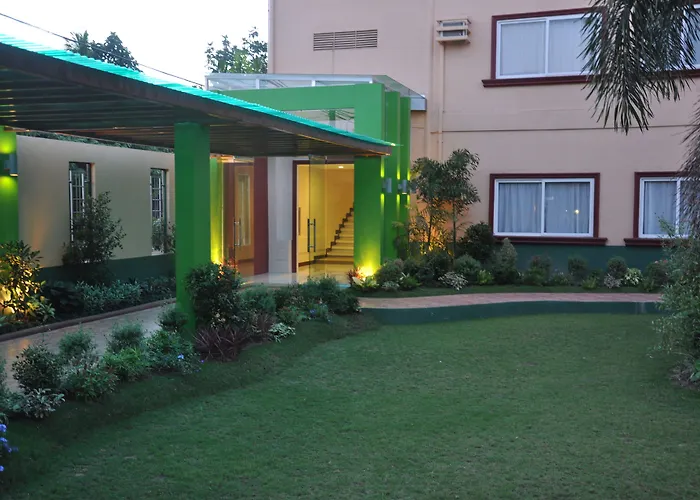 Cebu Hotellit uima-altaalla