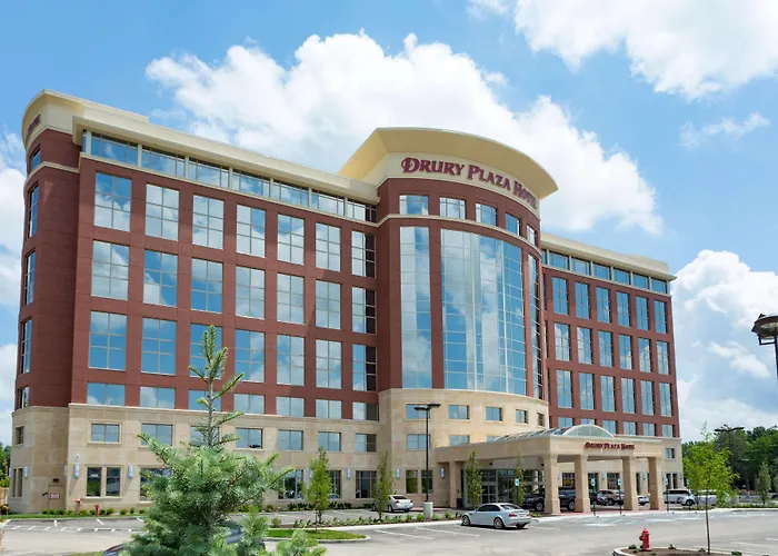 Indianapolis Hotels with Pool