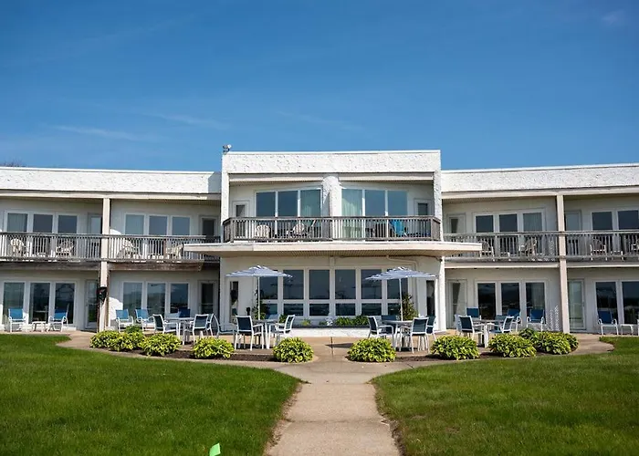 South Yarmouth Hotels on the beach