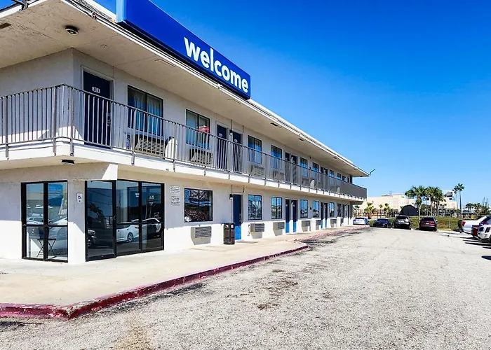 Galveston Hotels with Pool