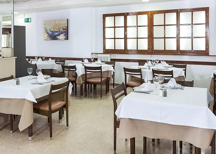 Alicante Hotellit uima-altaalla