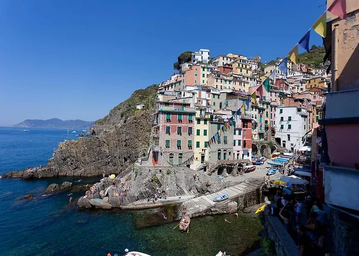 Riomaggiore Hotels on the beach