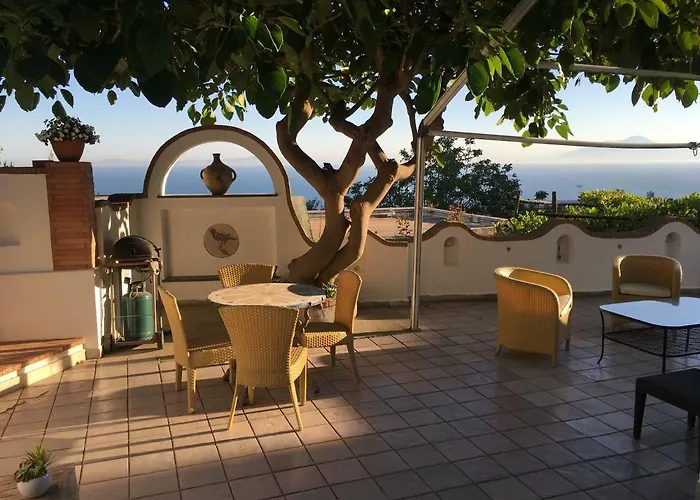 Capri Hotell med Pool